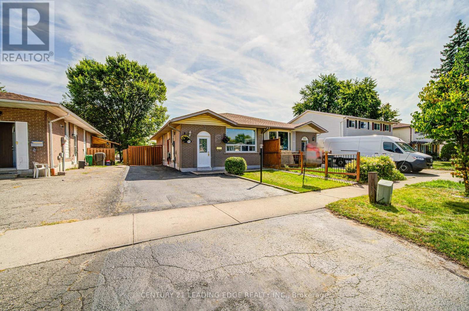 55 Crawford Drive, Brampton, Ontario  L6V 2C6 - Photo 2 - W12414605