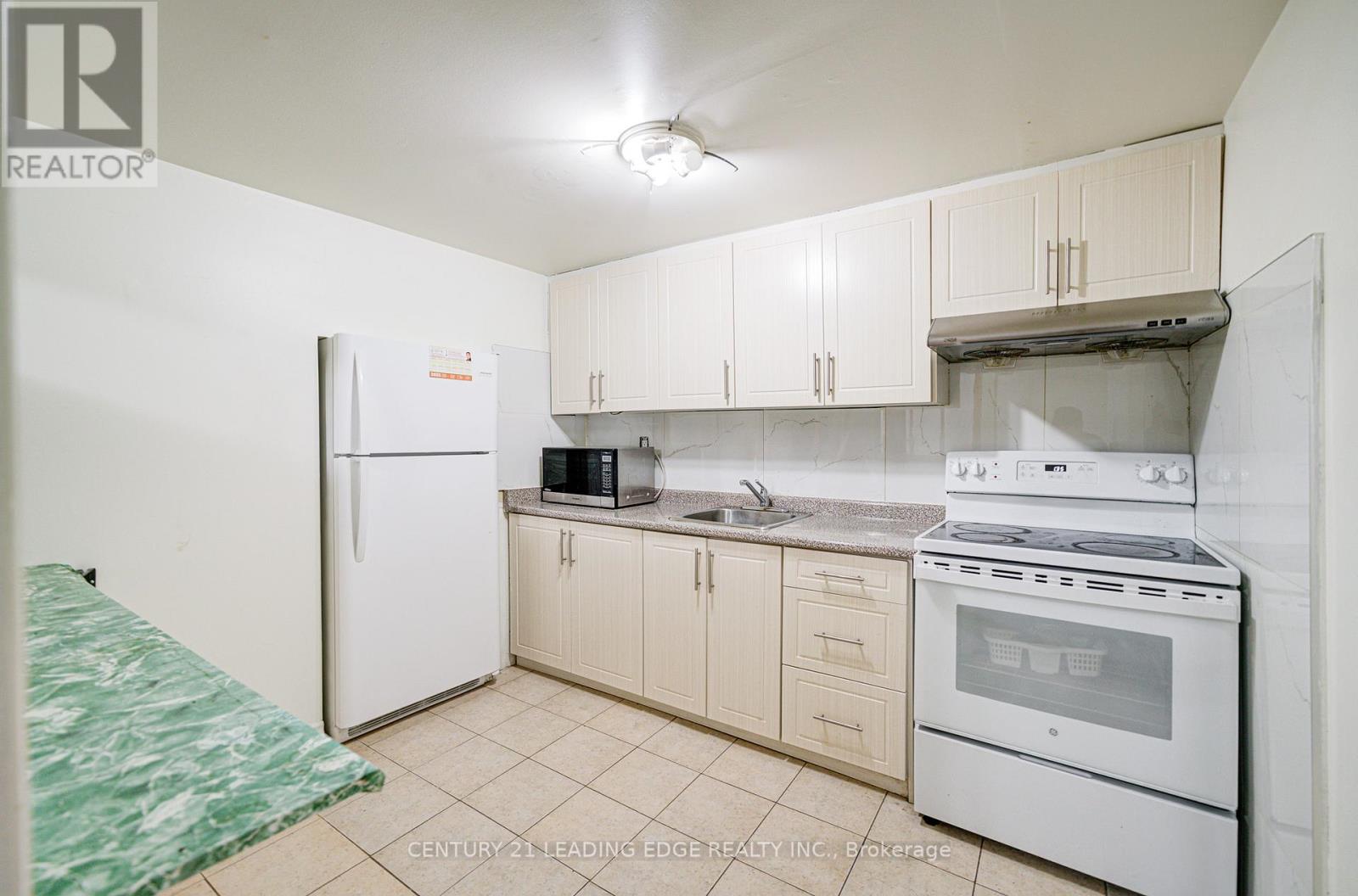 55 Crawford Drive, Brampton, Ontario  L6V 2C6 - Photo 34 - W12414605