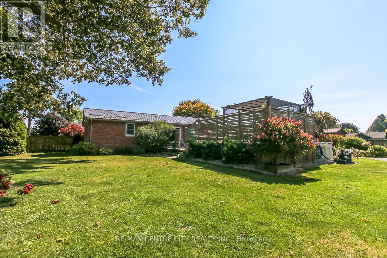 388 Larry Street, Central Elgin, Ontario  N5L 1H5 - Photo 37 - X12408676
