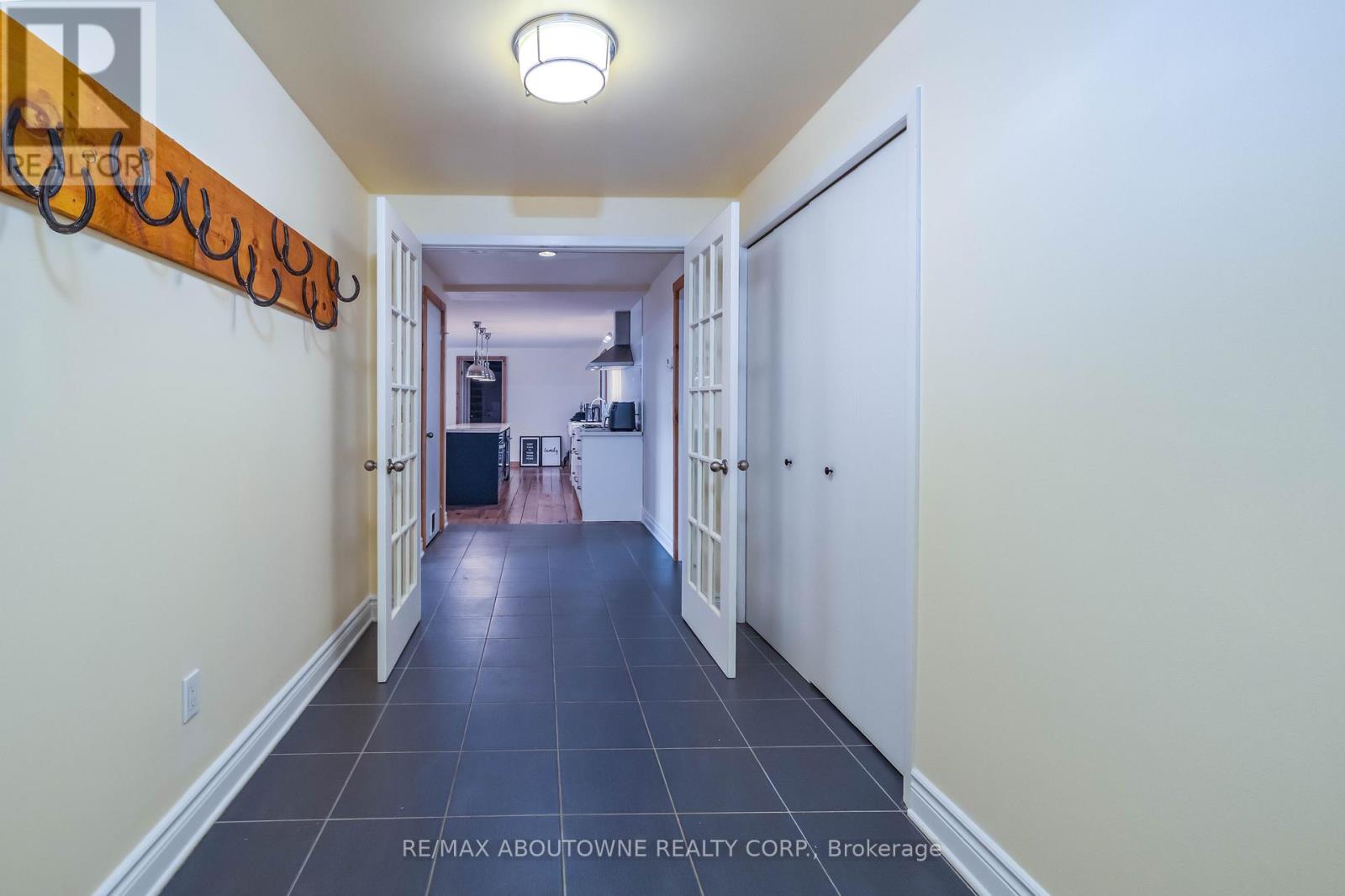 3276 Governors Road, Hamilton, Ontario  L0R 1T0 - Photo 11 - X12414455