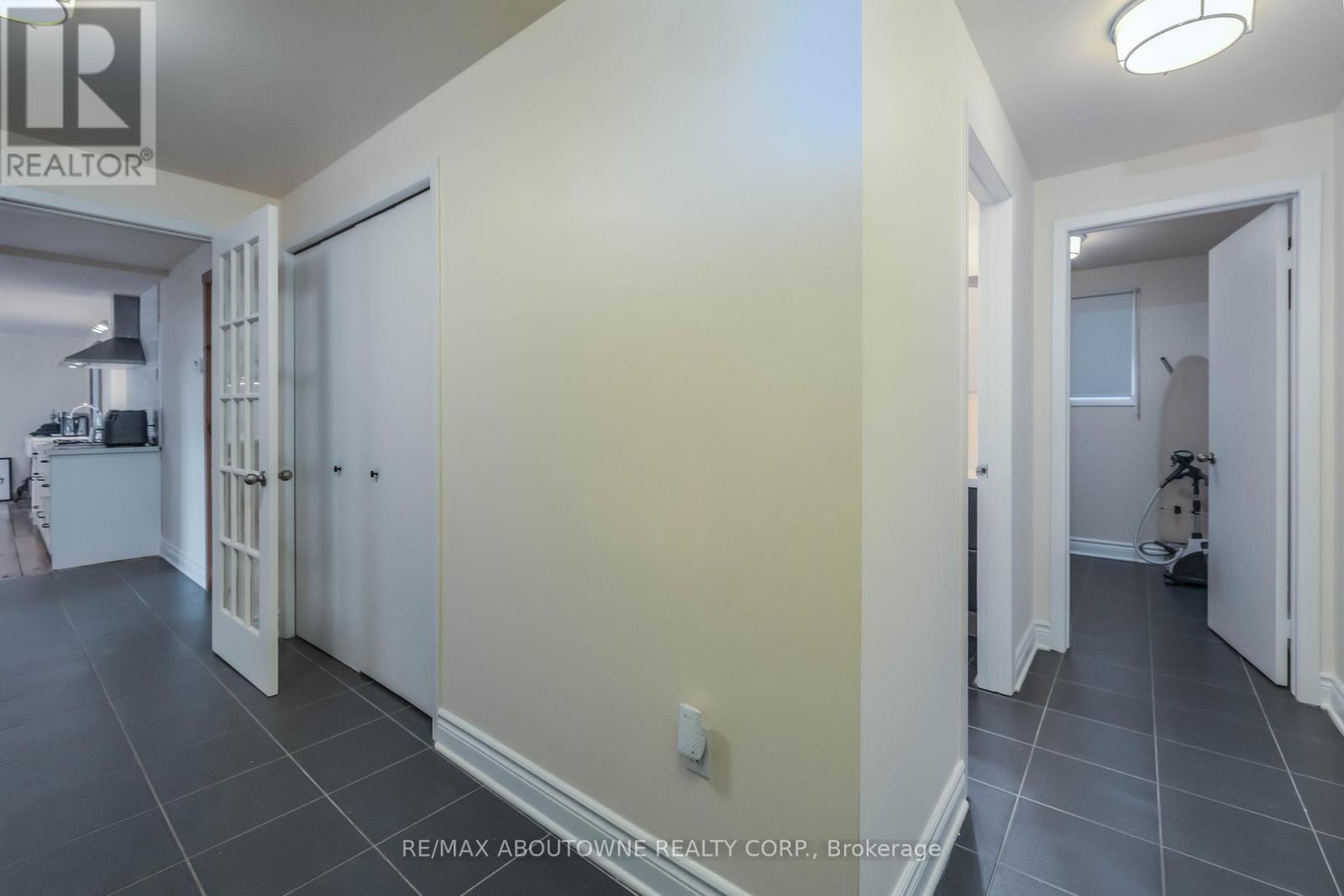 3276 Governors Road, Hamilton, Ontario  L0R 1T0 - Photo 12 - X12414455