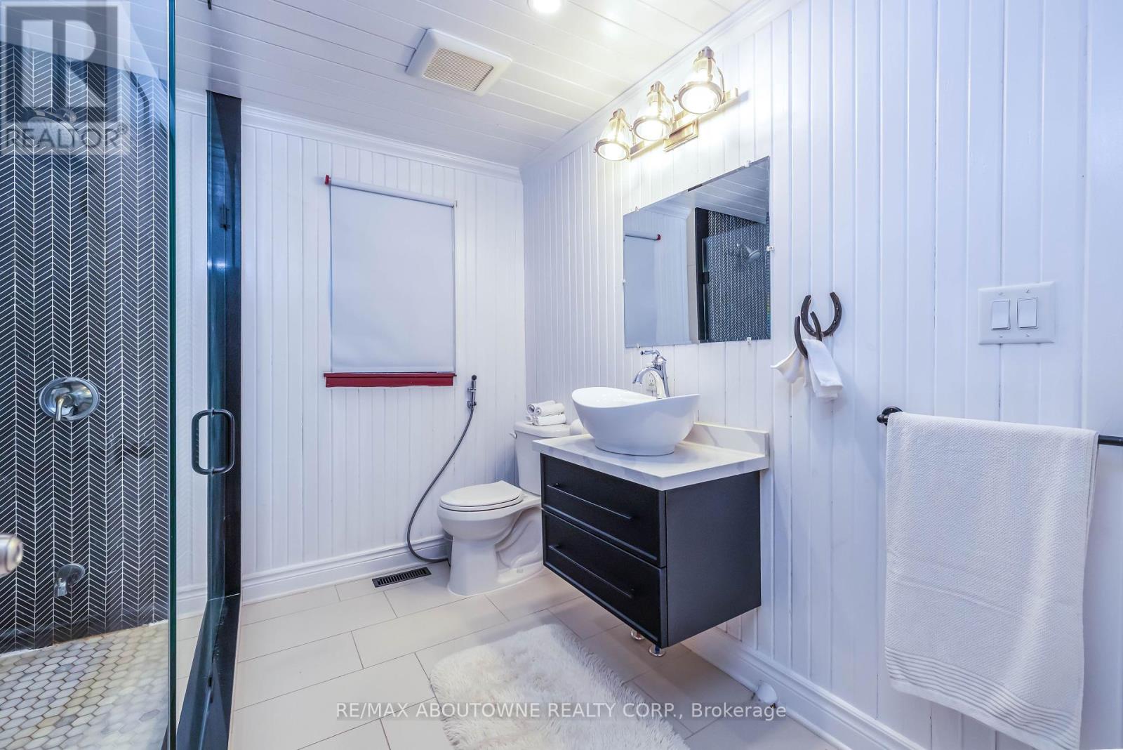3276 Governors Road, Hamilton, Ontario  L0R 1T0 - Photo 24 - X12414455