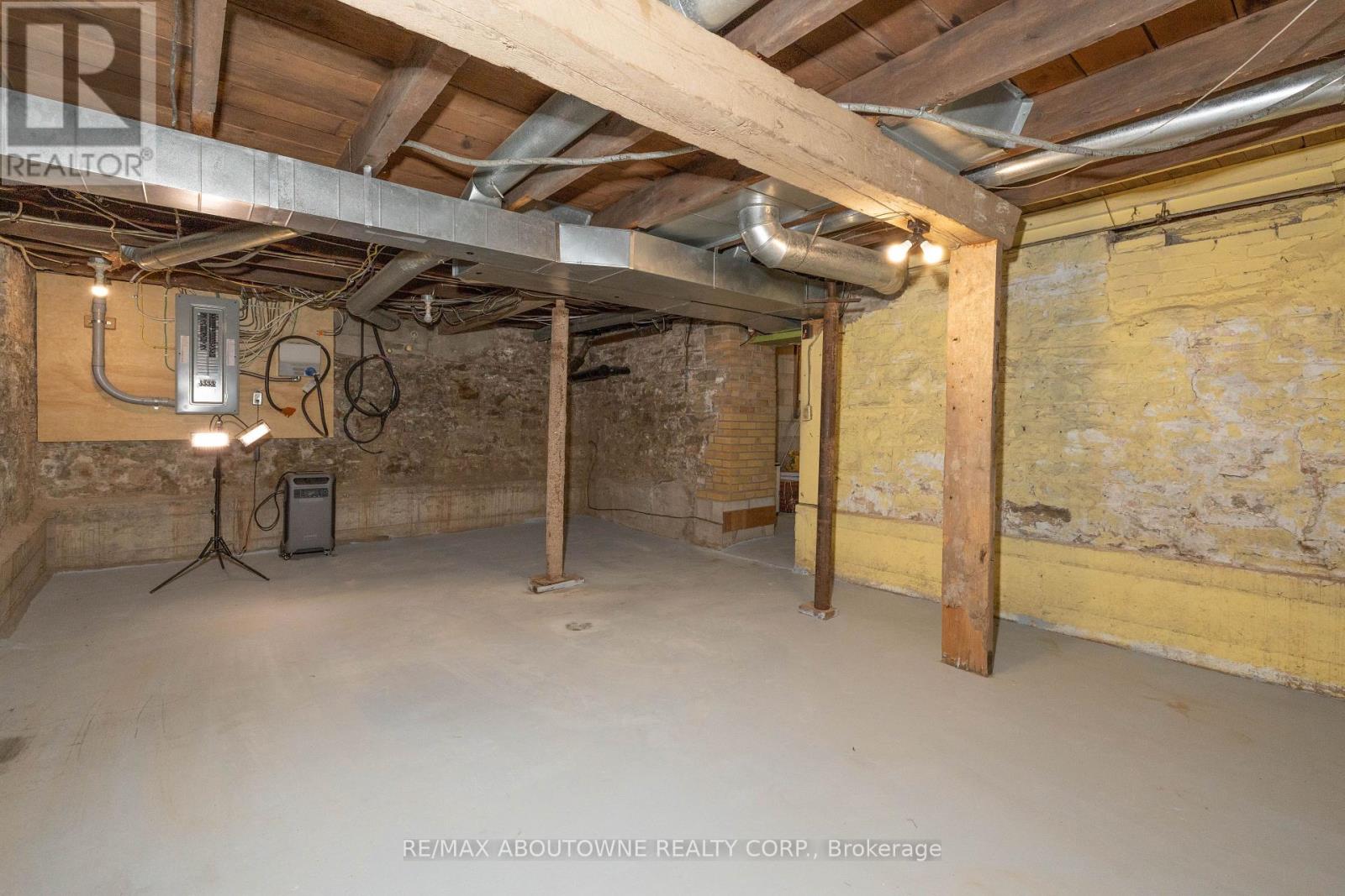 3276 Governors Road, Hamilton, Ontario  L0R 1T0 - Photo 40 - X12414455