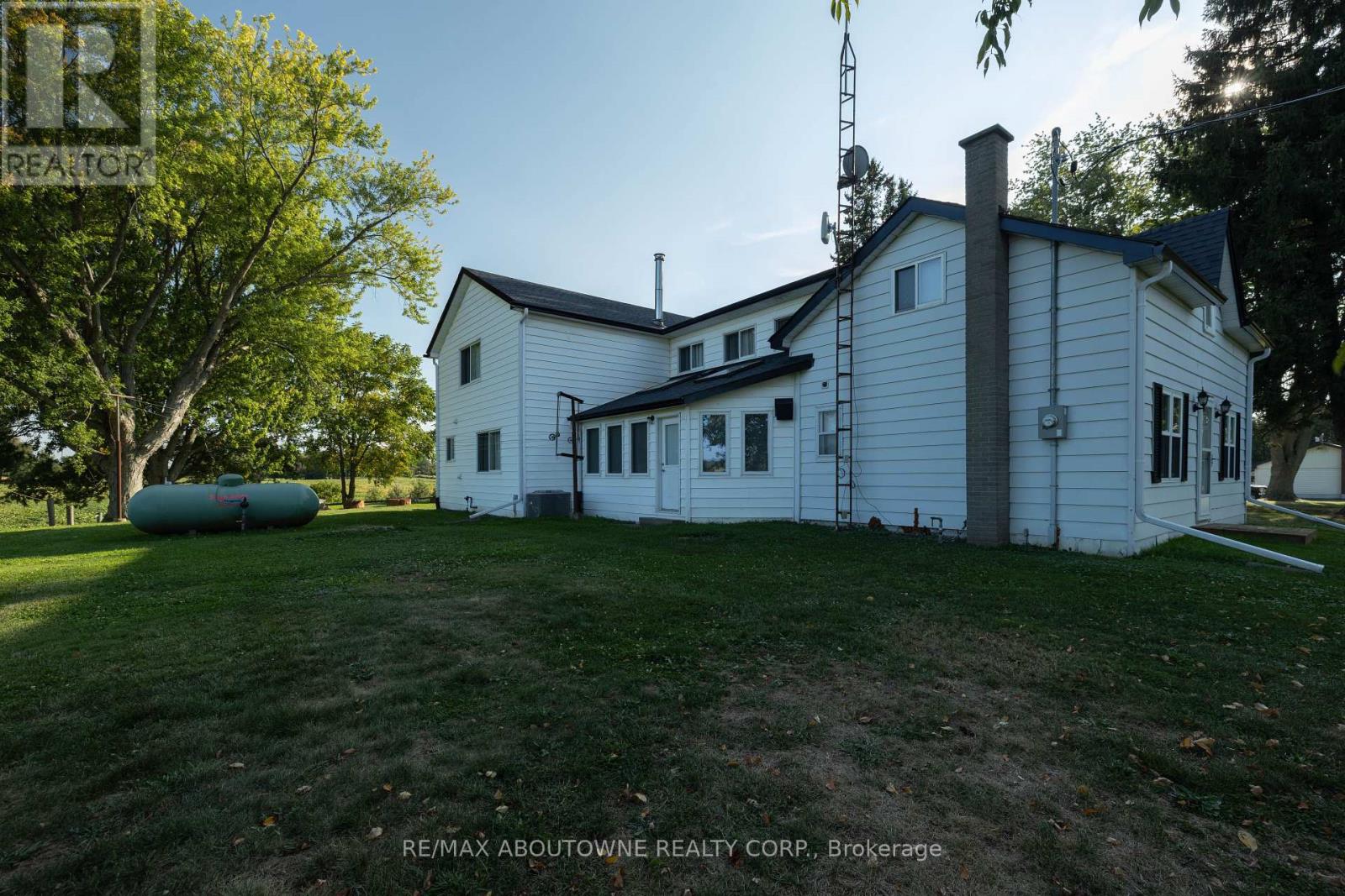 3276 Governors Road, Hamilton, Ontario  L0R 1T0 - Photo 6 - X12414455