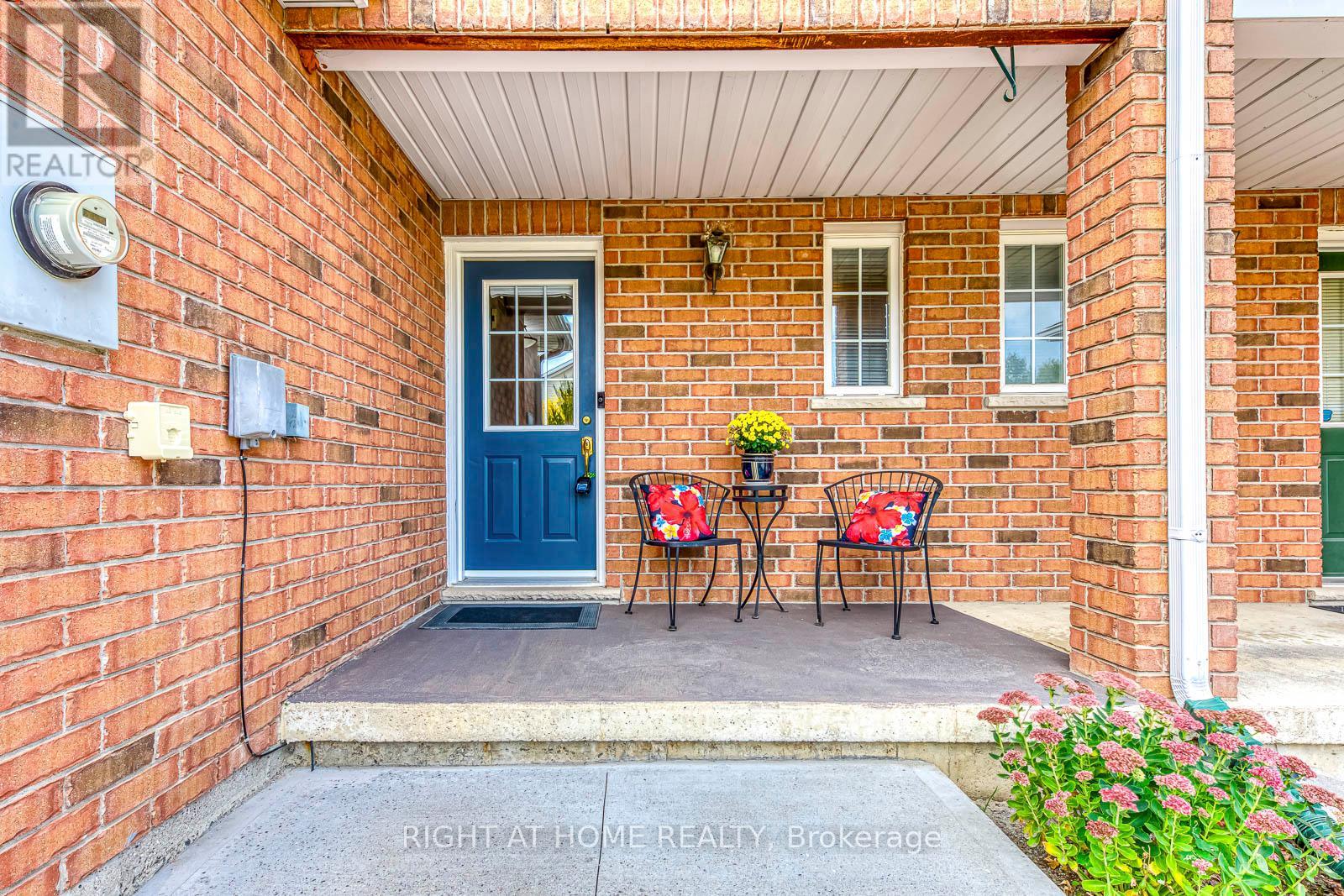 457 Laurel Gate Drive, Waterloo, Ontario  N2T 2S1 - Photo 2 - X12414550