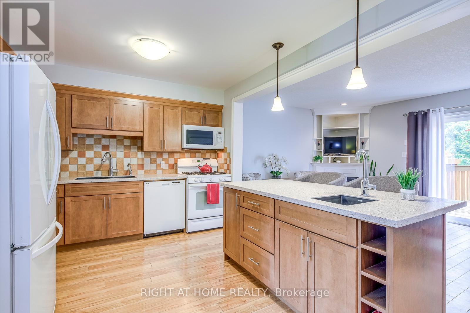 457 Laurel Gate Drive, Waterloo, Ontario  N2T 2S1 - Photo 7 - X12414550