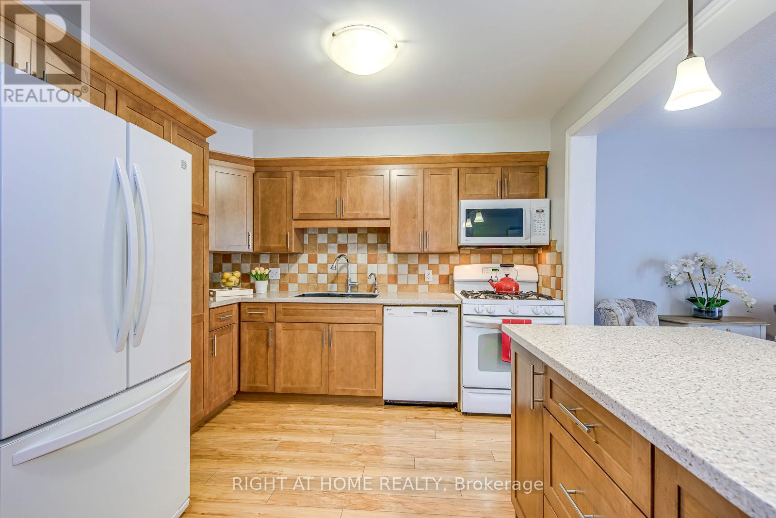457 Laurel Gate Drive, Waterloo, Ontario  N2T 2S1 - Photo 8 - X12414550