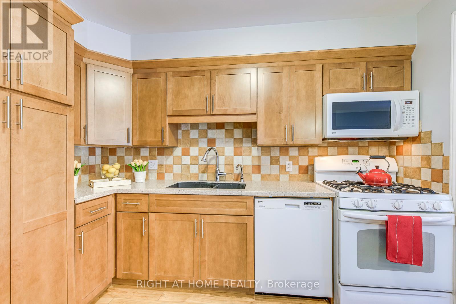 457 Laurel Gate Drive, Waterloo, Ontario  N2T 2S1 - Photo 9 - X12414550