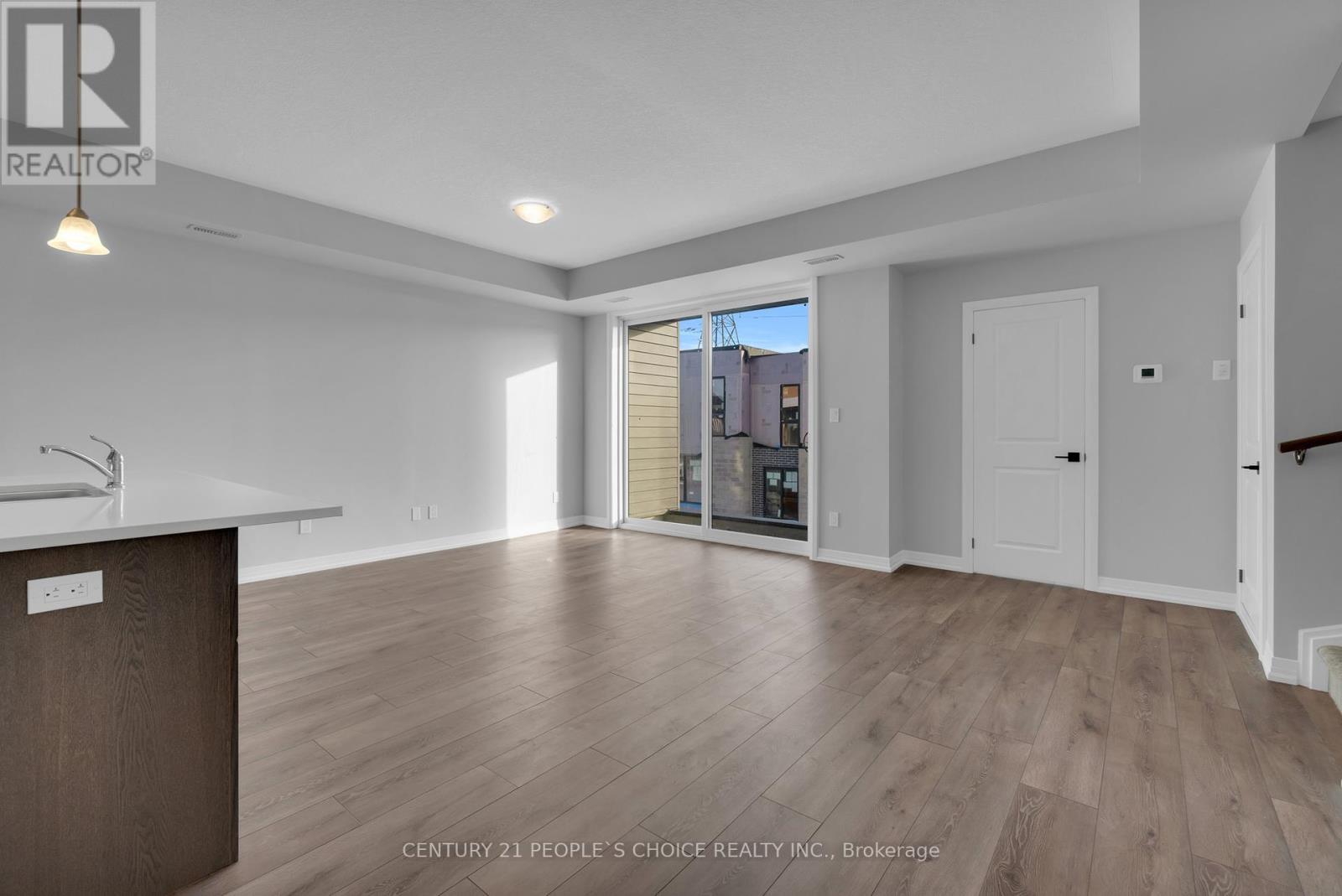 76 - 261 Woodbine Avenue, Kitchener, Ontario  N2R 0S7 - Photo 2 - X12414562