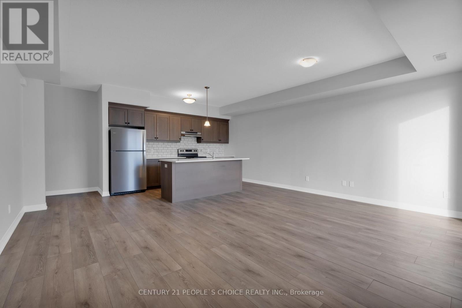 76 - 261 Woodbine Avenue, Kitchener, Ontario  N2R 0S7 - Photo 3 - X12414562