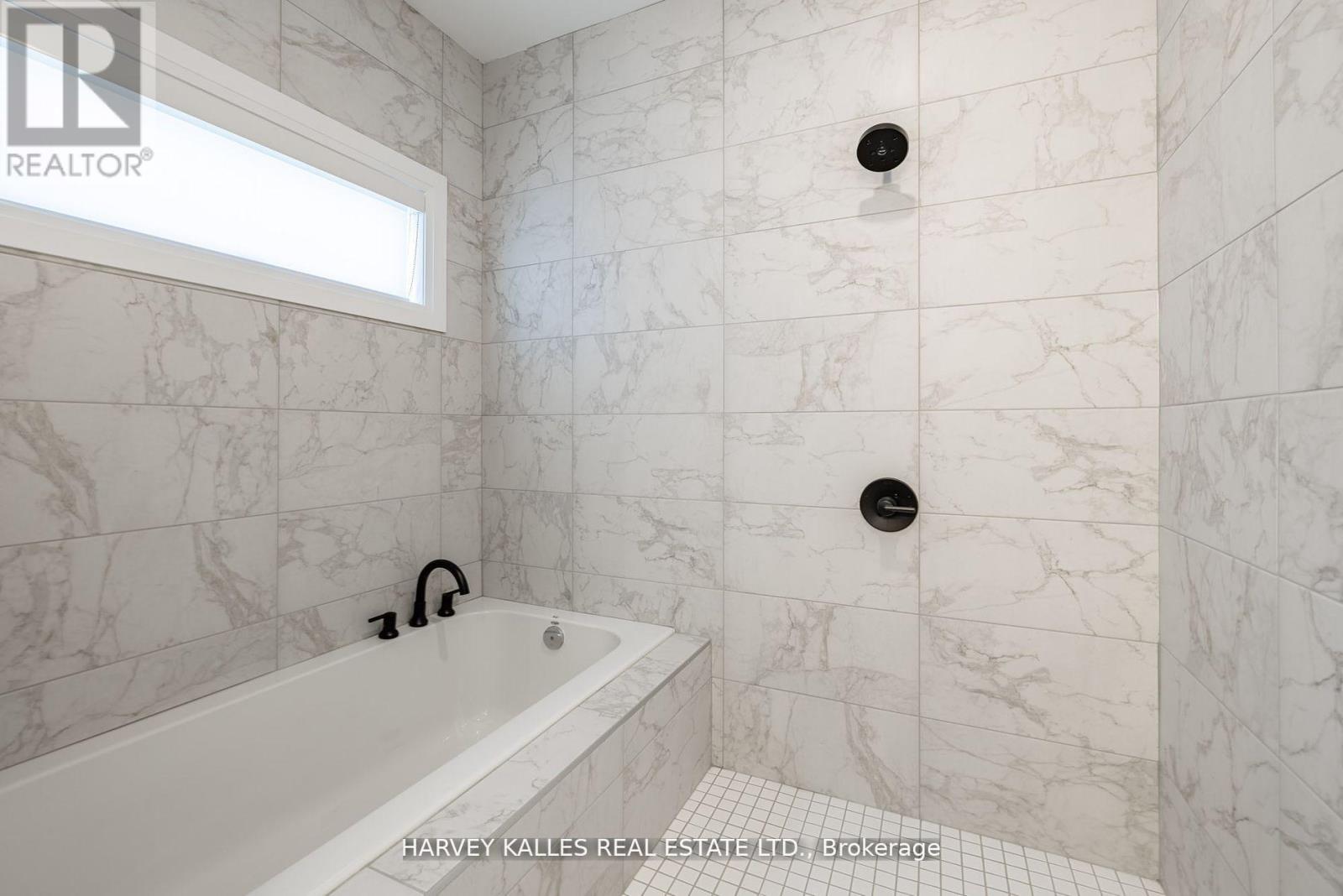 1 - 121 Fiddlers Green Road, Hamilton, Ontario  L9G 1W4 - Photo 20 - X12414566