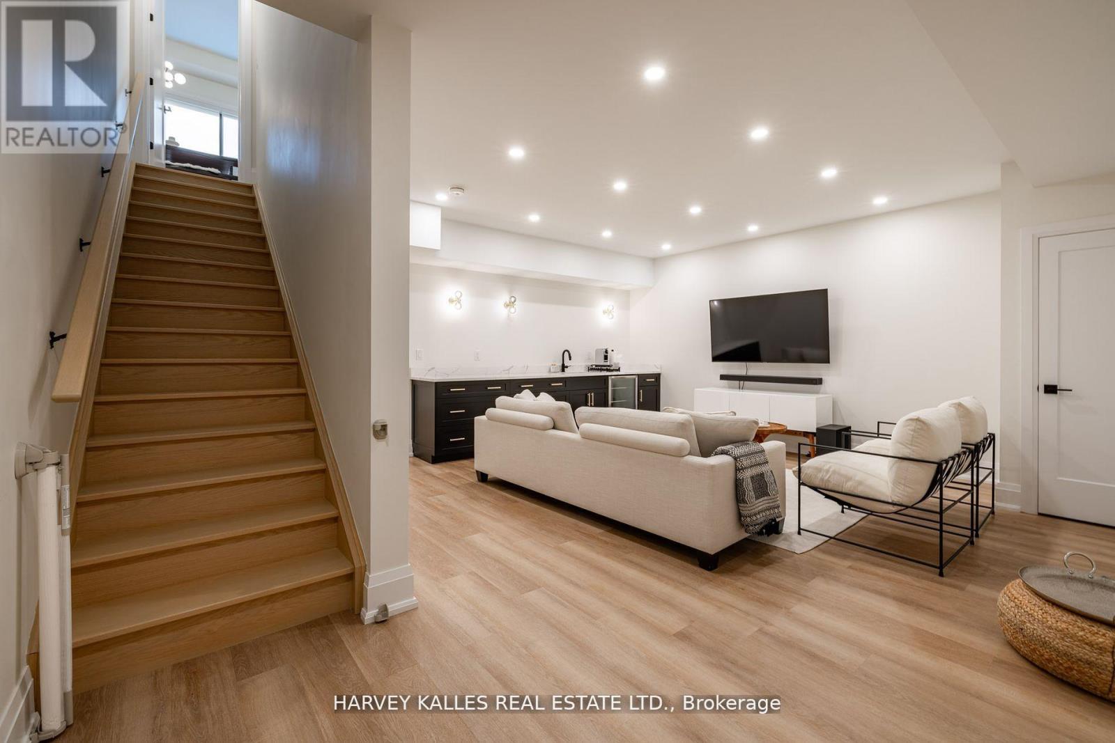 1 - 121 Fiddlers Green Road, Hamilton, Ontario  L9G 1W4 - Photo 30 - X12414566