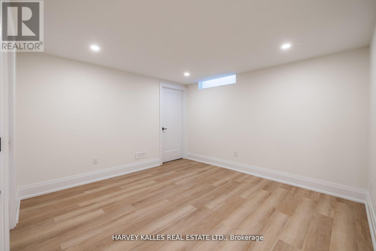 1 - 121 Fiddlers Green Road, Hamilton, Ontario  L9G 1W4 - Photo 33 - X12414566