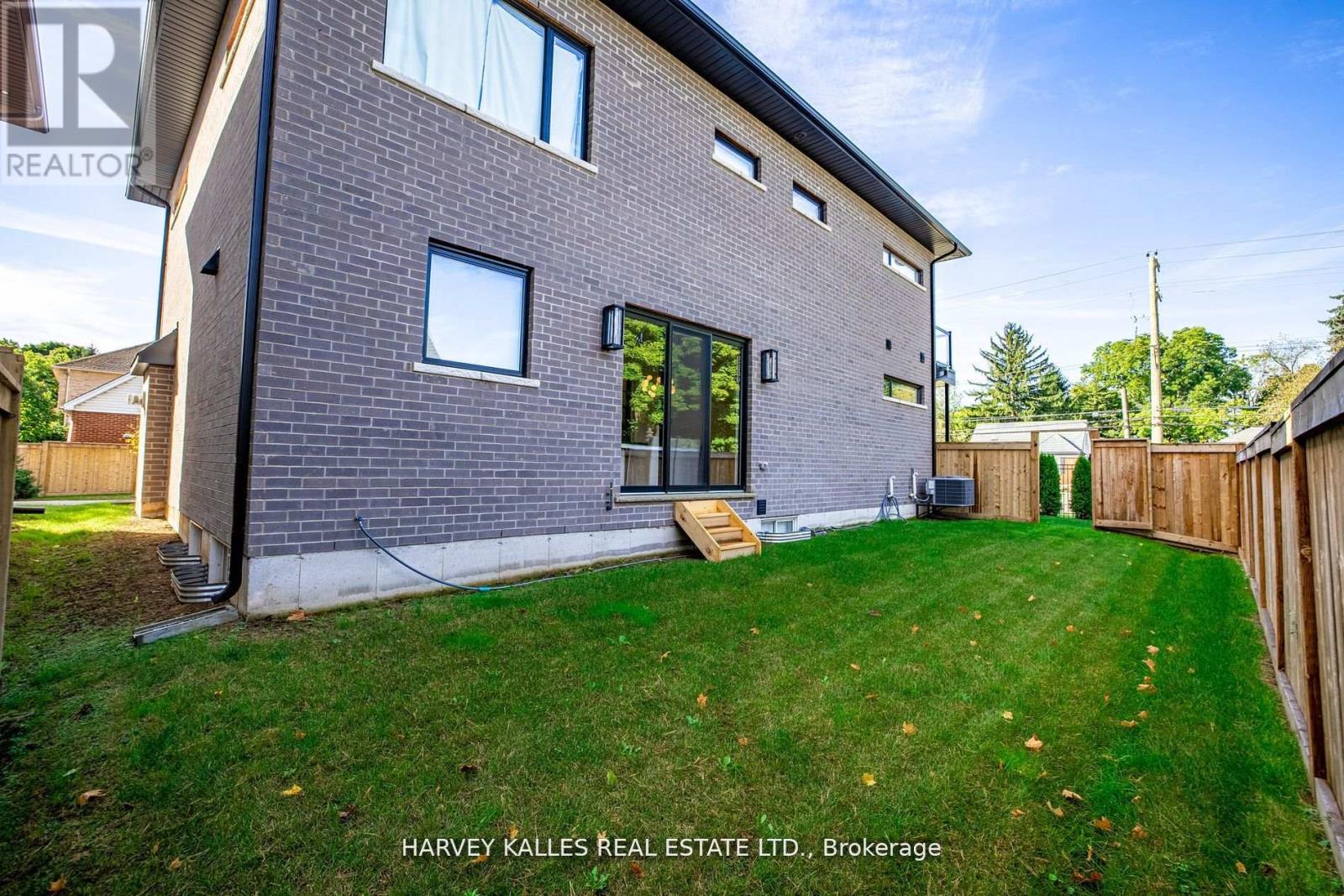 1 - 121 Fiddlers Green Road, Hamilton, Ontario  L9G 1W4 - Photo 35 - X12414566