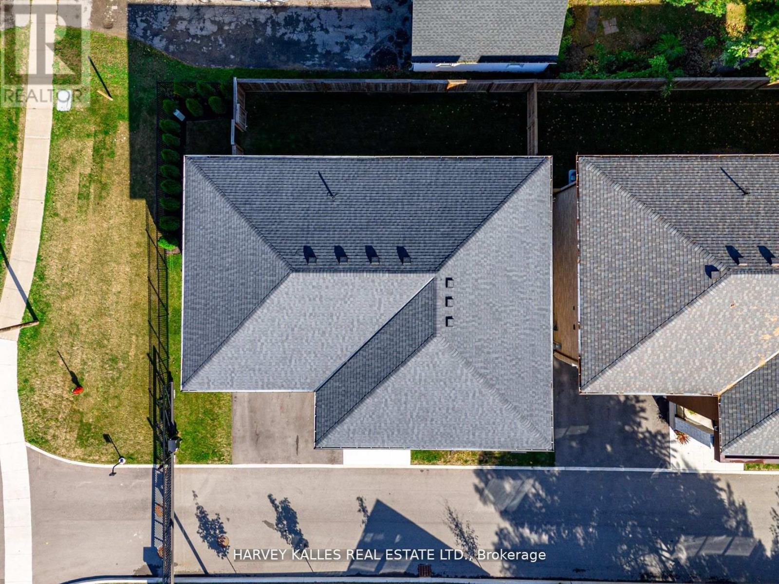 1 - 121 Fiddlers Green Road, Hamilton, Ontario  L9G 1W4 - Photo 38 - X12414566