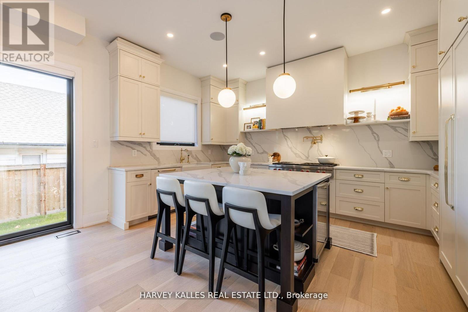 1 - 121 Fiddlers Green Road, Hamilton, Ontario  L9G 1W4 - Photo 7 - X12414566