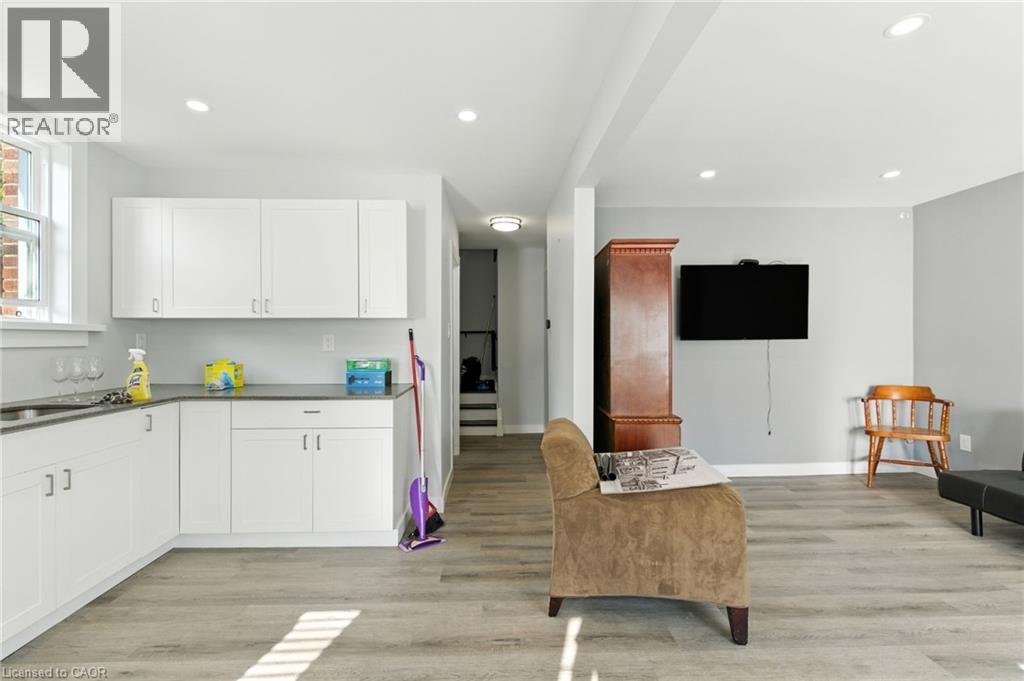 74 East 14th Street, Hamilton, Ontario  L9A 4B5 - Photo 4 - 40771443