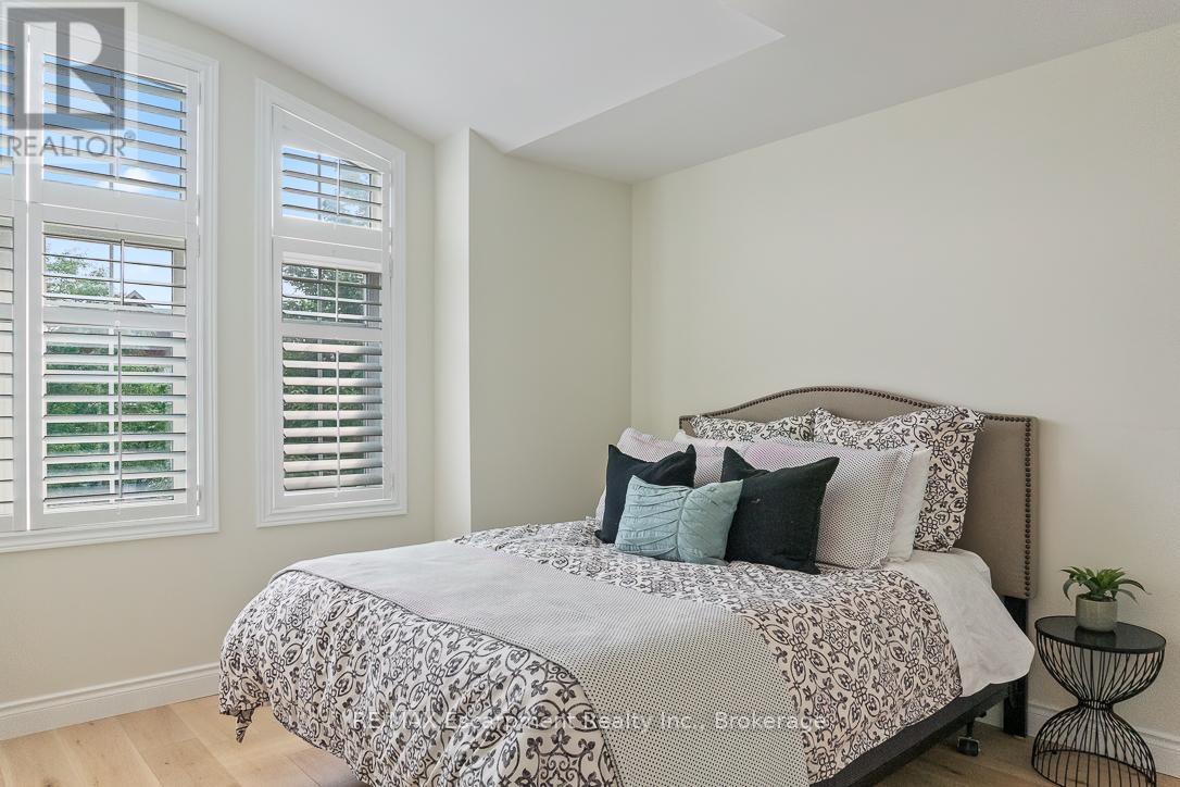 2301 Baronwood Drive, Oakville, Ontario  L6M 4Z6 - Photo 27 - W12410878