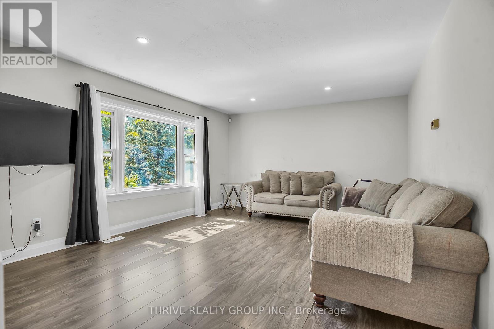 425 Riverside Drive, London North (North N), Ontario  N6H 2R8 - Photo 9 - X12414733