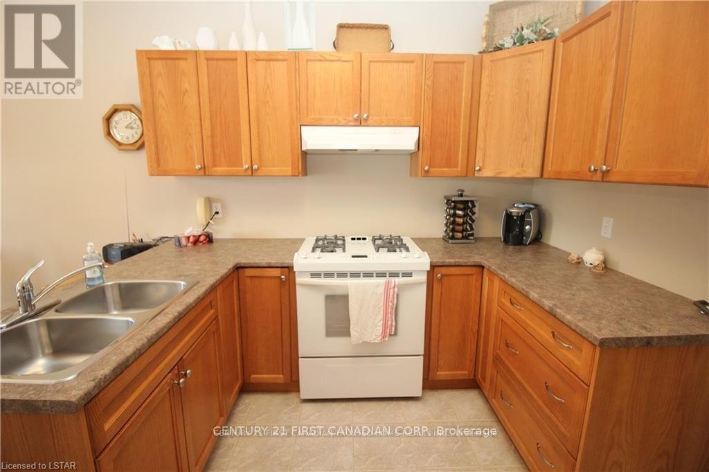 1821 Dalmagarry Road, London North, Ontario  N6G 0A6 - Photo 11 - X12414897