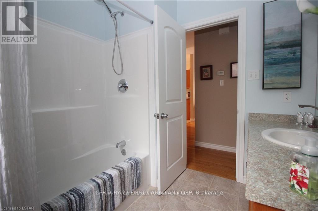 1821 Dalmagarry Road, London North, Ontario  N6G 0A6 - Photo 17 - X12414897