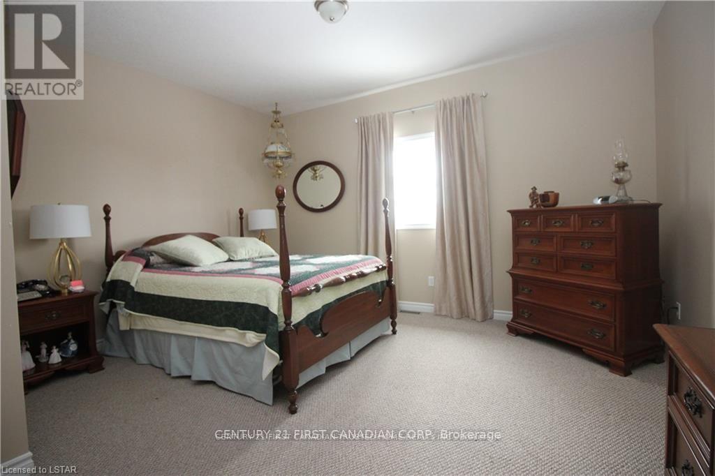 1821 Dalmagarry Road, London North, Ontario  N6G 0A6 - Photo 18 - X12414897