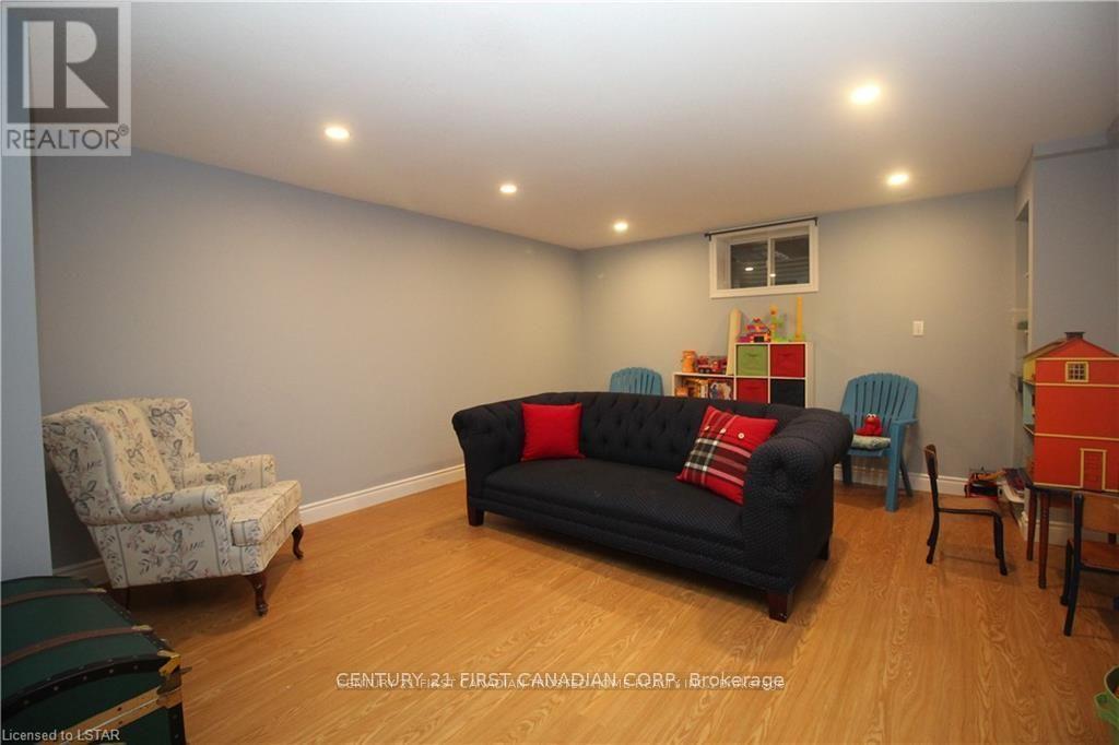 1821 Dalmagarry Road, London North, Ontario  N6G 0A6 - Photo 26 - X12414897