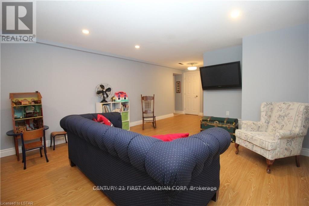 1821 Dalmagarry Road, London North, Ontario  N6G 0A6 - Photo 29 - X12414897