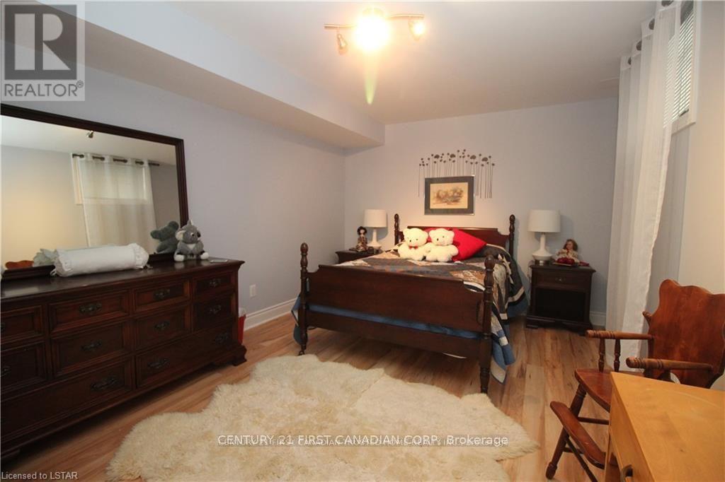 1821 Dalmagarry Road, London North, Ontario  N6G 0A6 - Photo 31 - X12414897
