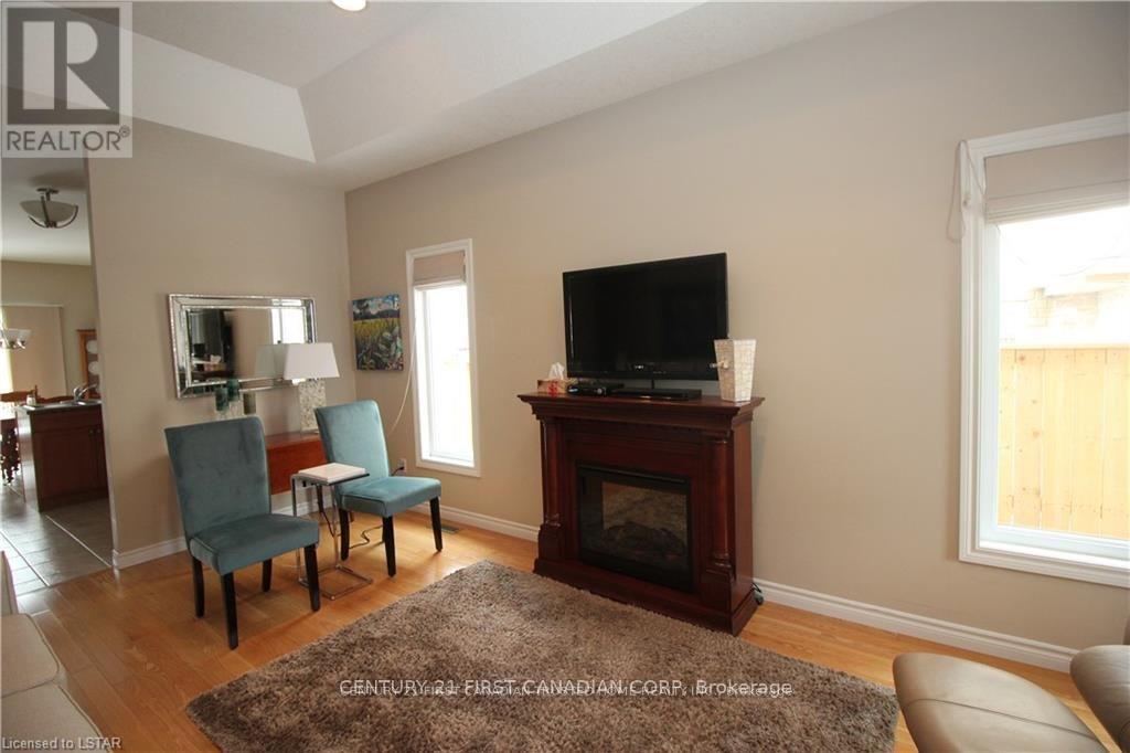 1821 Dalmagarry Road, London North, Ontario  N6G 0A6 - Photo 6 - X12414897