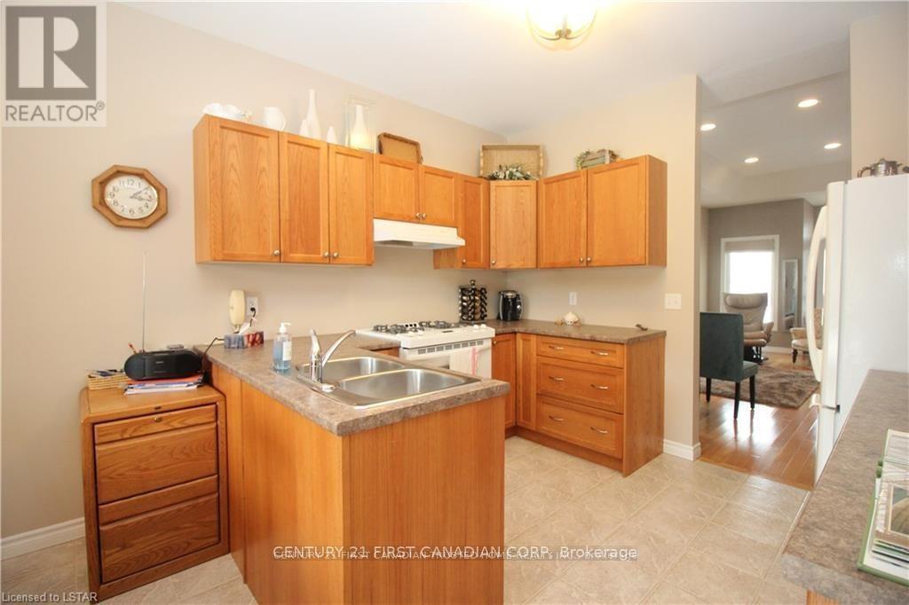 1821 Dalmagarry Road, London North, Ontario  N6G 0A6 - Photo 8 - X12414897