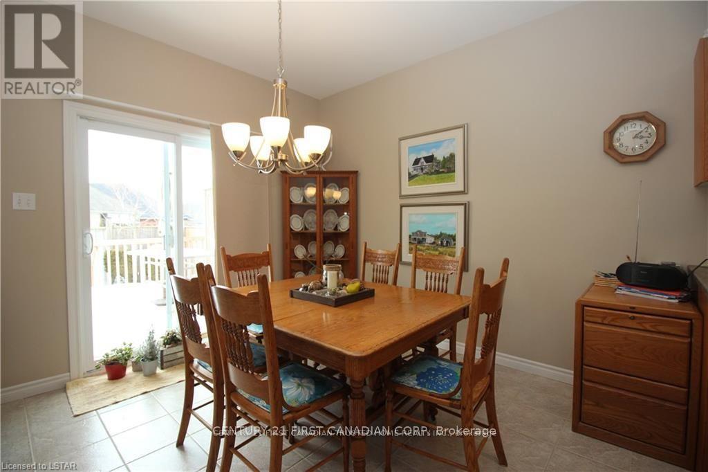 1821 Dalmagarry Road, London North, Ontario  N6G 0A6 - Photo 9 - X12414897
