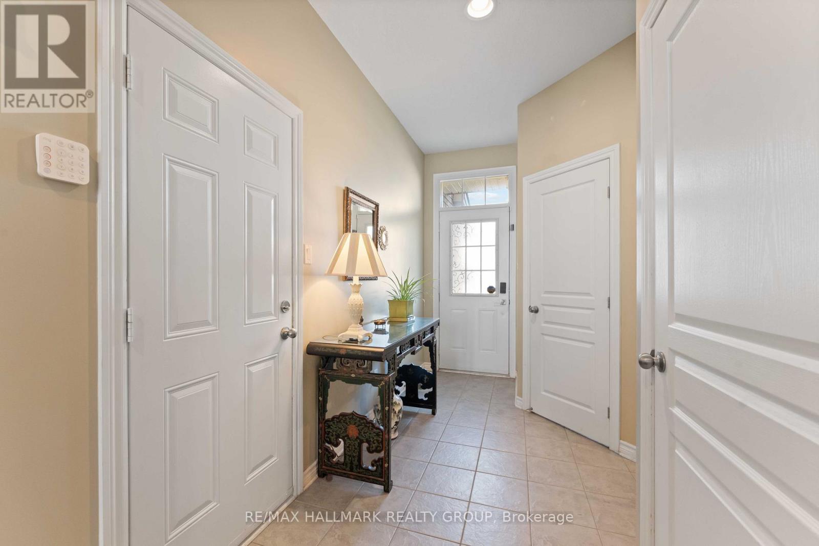 504 Salzburg Drive, Ottawa, Ontario  K4A 0C6 - Photo 3 - X12414784
