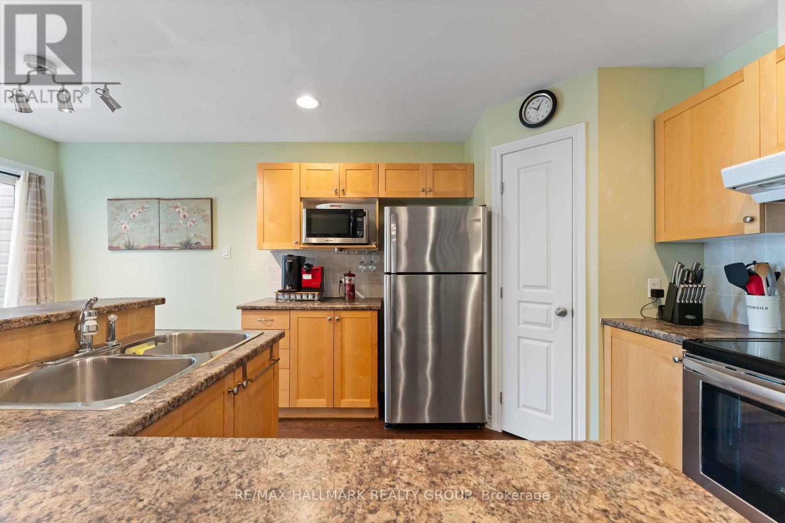504 Salzburg Drive, Ottawa, Ontario  K4A 0C6 - Photo 9 - X12414784