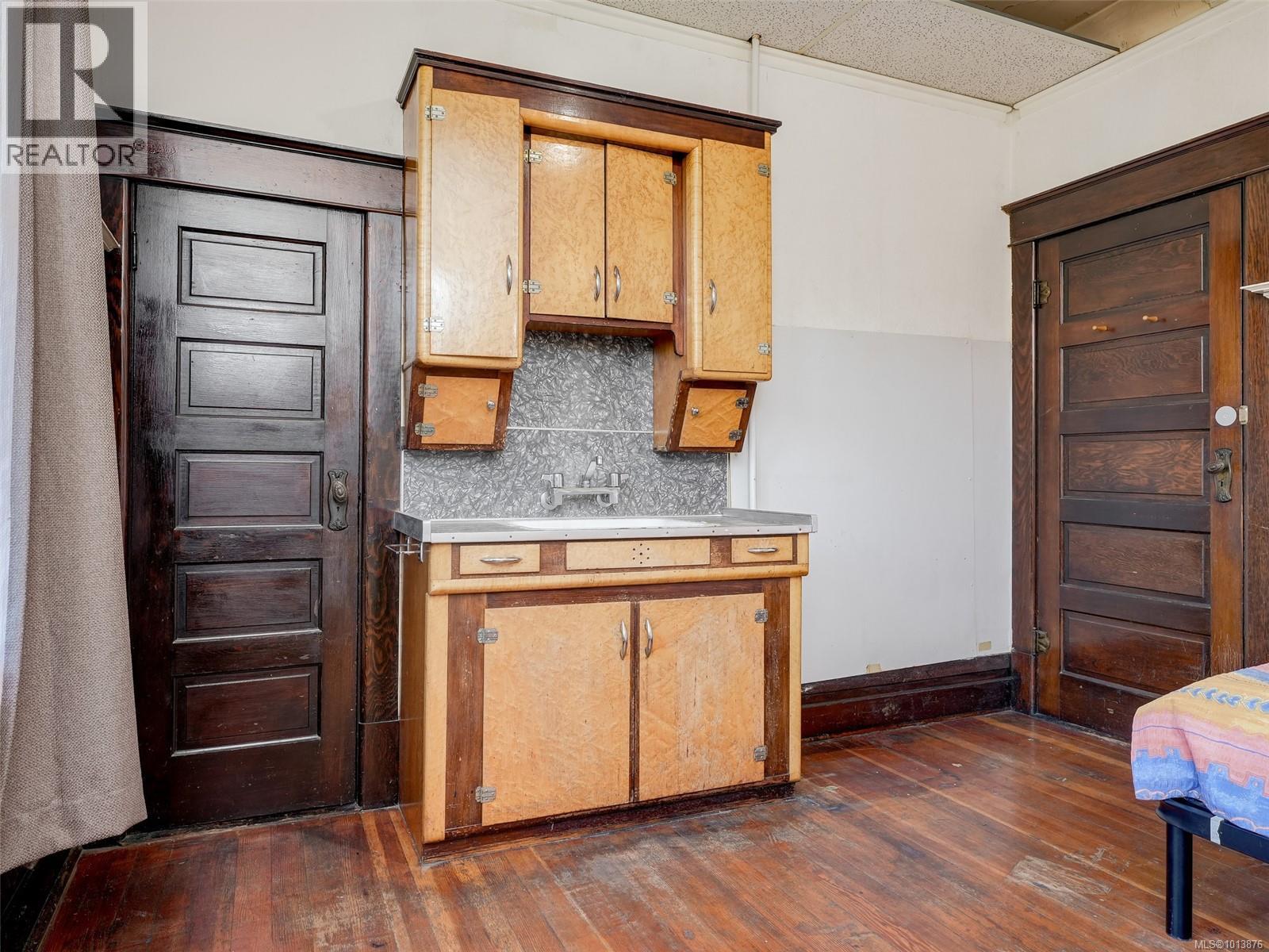 1250 Fairfield Rd, Victoria, British Columbia  V8V 3B5 - Photo 10 - 1013876