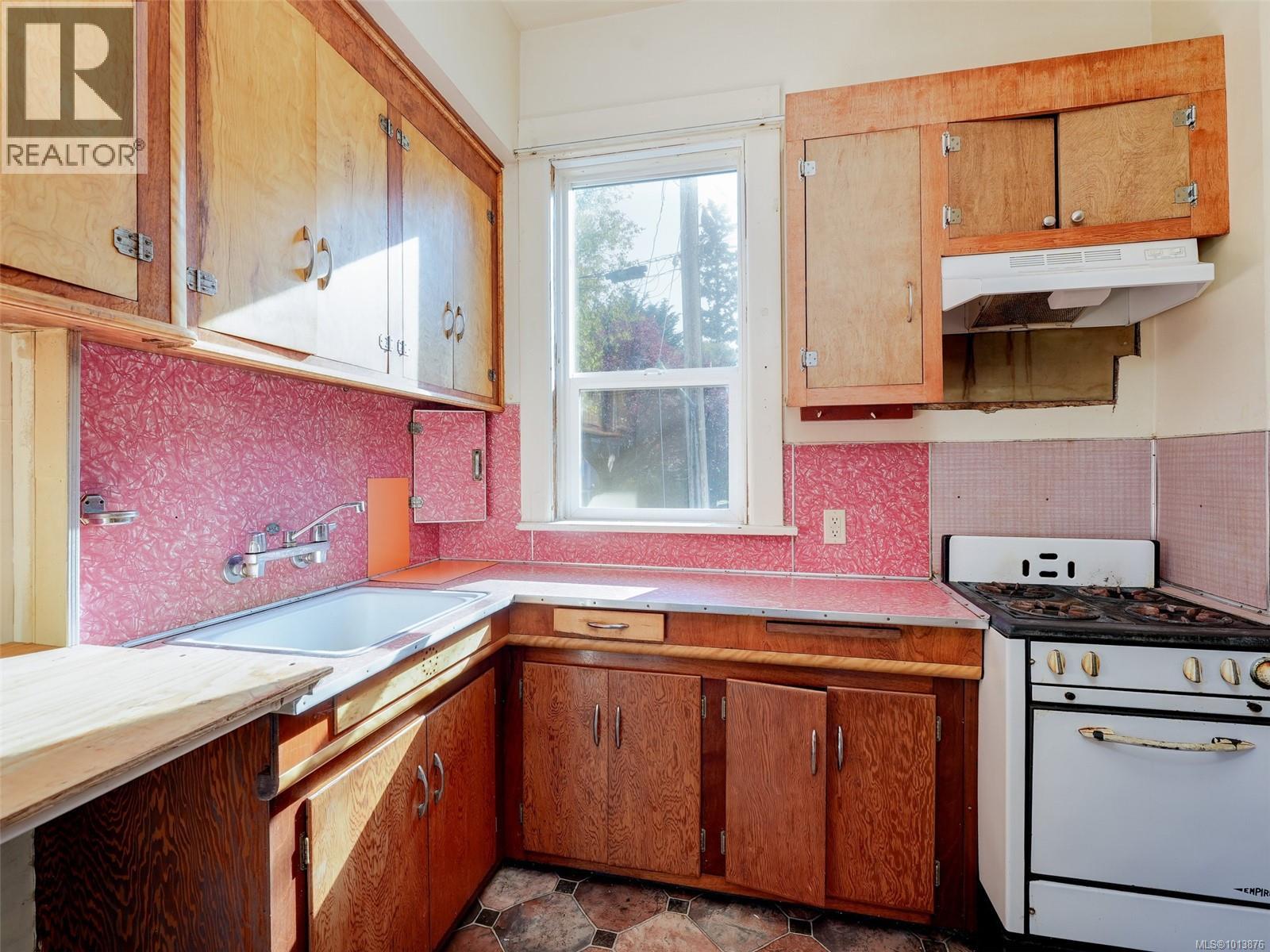 1250 Fairfield Rd, Victoria, British Columbia  V8V 3B5 - Photo 12 - 1013876