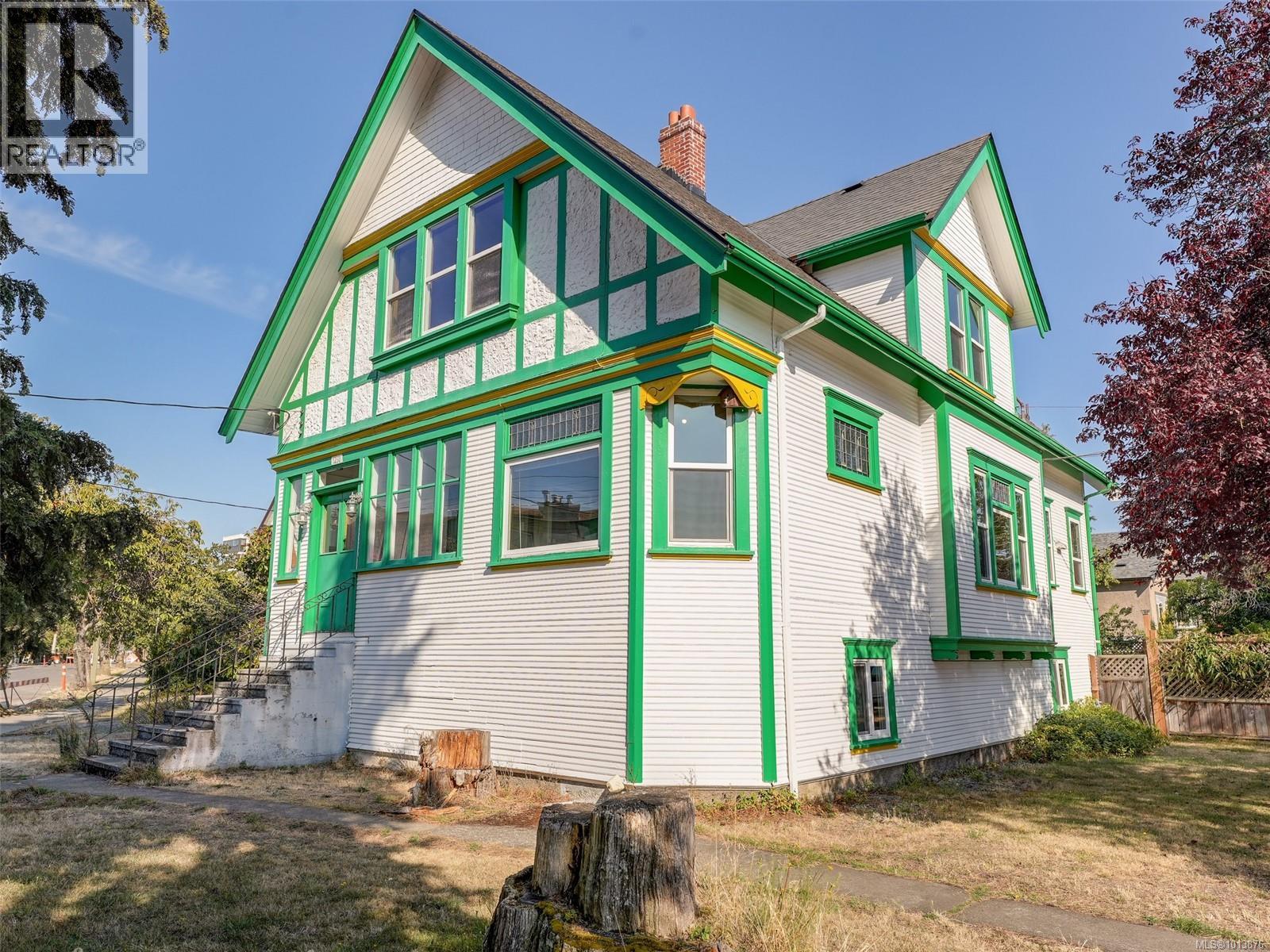 1250 Fairfield Rd, Victoria, British Columbia  V8V 3B5 - Photo 2 - 1013876