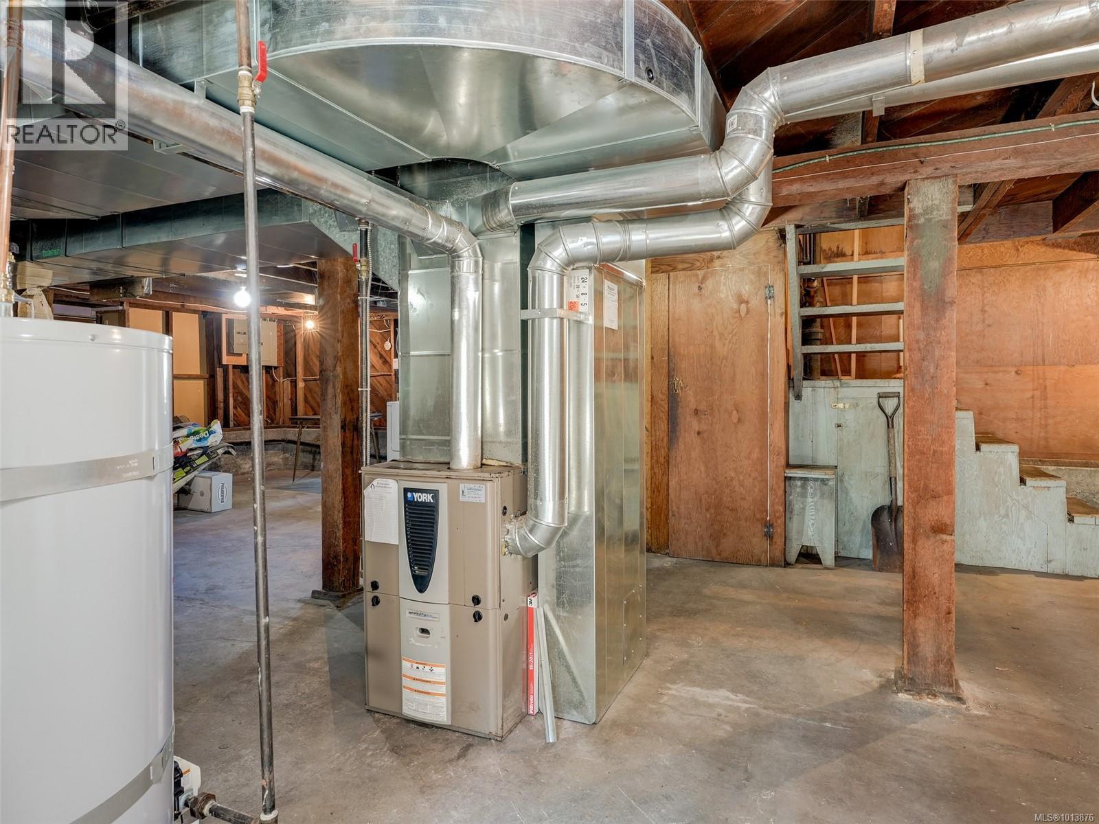 1250 Fairfield Rd, Victoria, British Columbia  V8V 3B5 - Photo 29 - 1013876