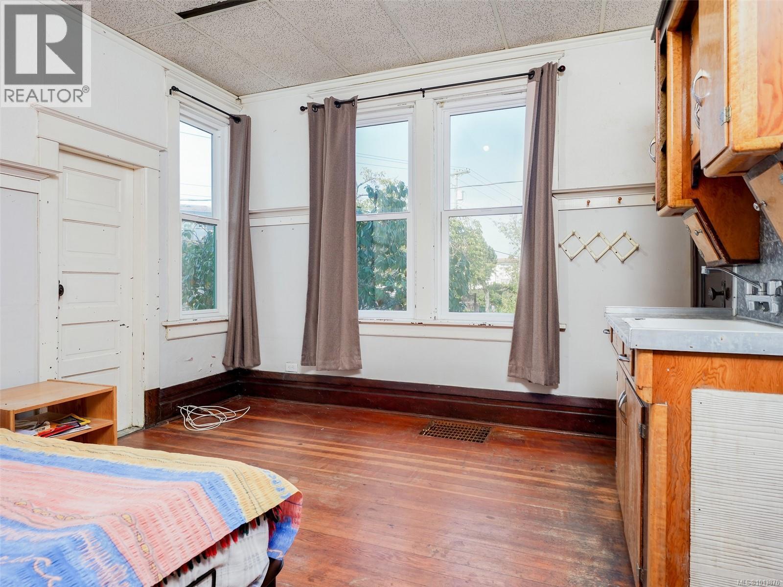 1250 Fairfield Rd, Victoria, British Columbia  V8V 3B5 - Photo 8 - 1013876