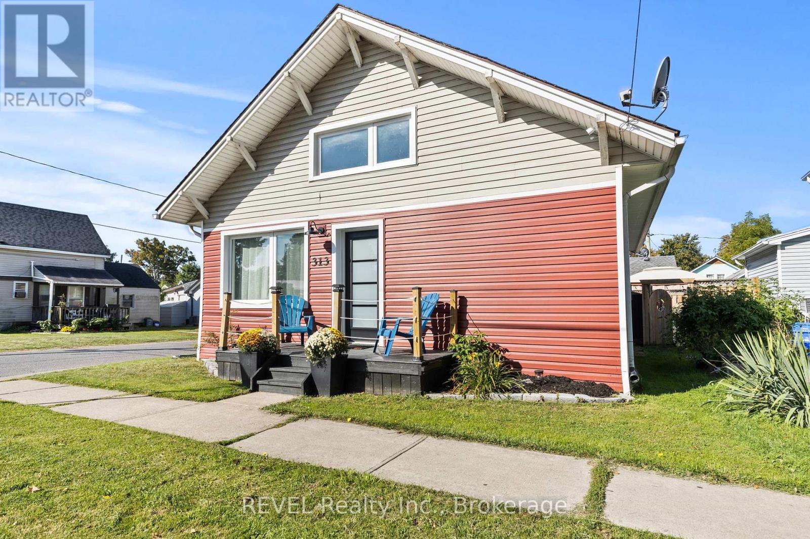 313 Ridgeway Road, Fort Erie, Ontario  L0S 1B0 - Photo 2 - X12414783