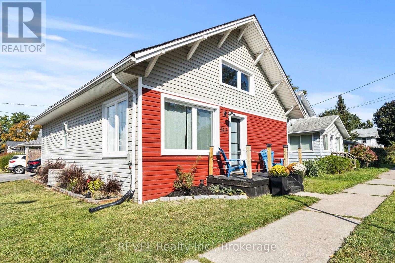 313 Ridgeway Road, Fort Erie, Ontario  L0S 1B0 - Photo 3 - X12414783