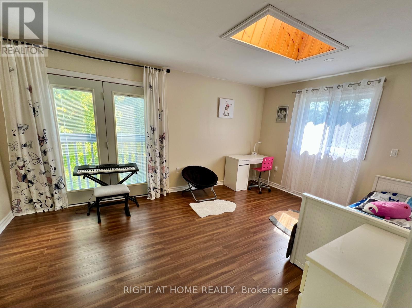 3273 Cove Avenue, Innisfil, Ontario  L9S 2K7 - Photo 10 - N12414119