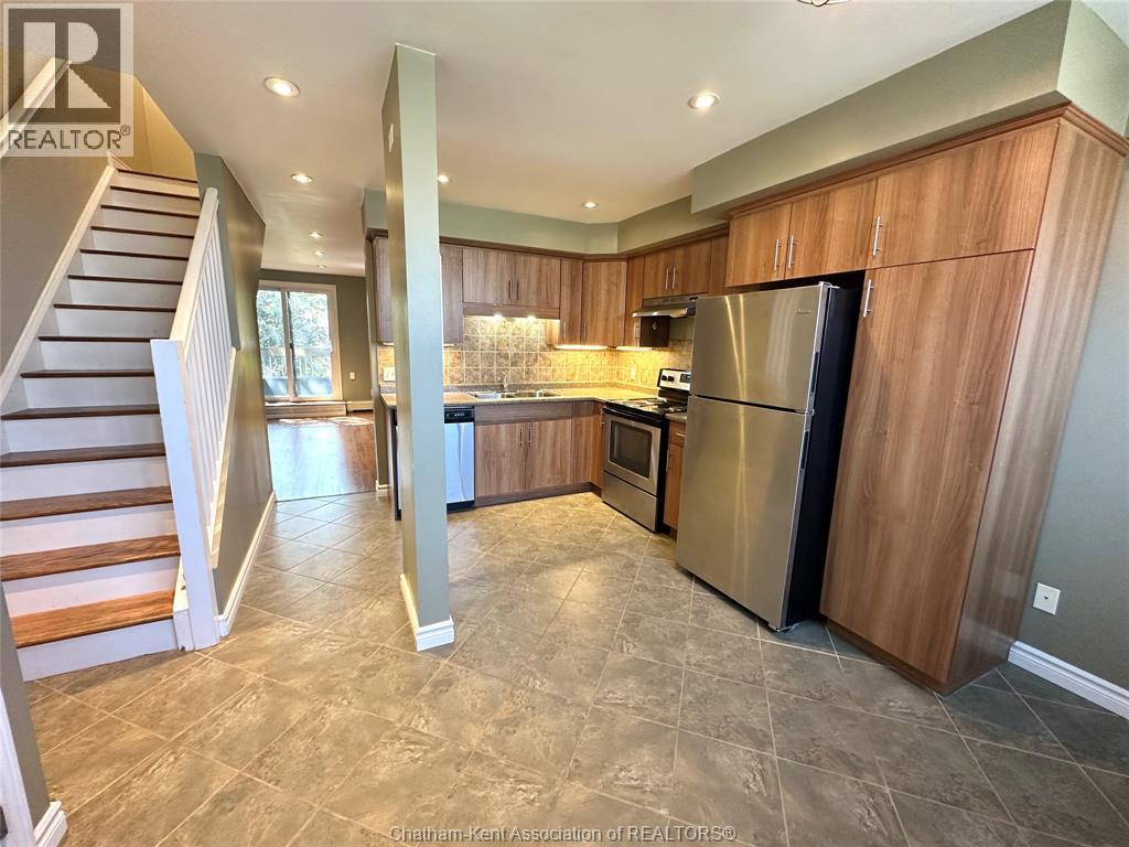 MLS# 25023919: 200 Emma STREET Unit# 10, Chatham, Canada