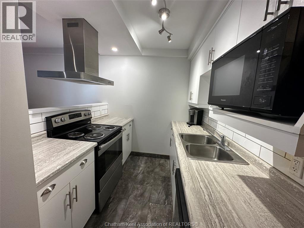 MLS# 25023918: 200 Emma STREET Unit# 5, Chatham, Canada