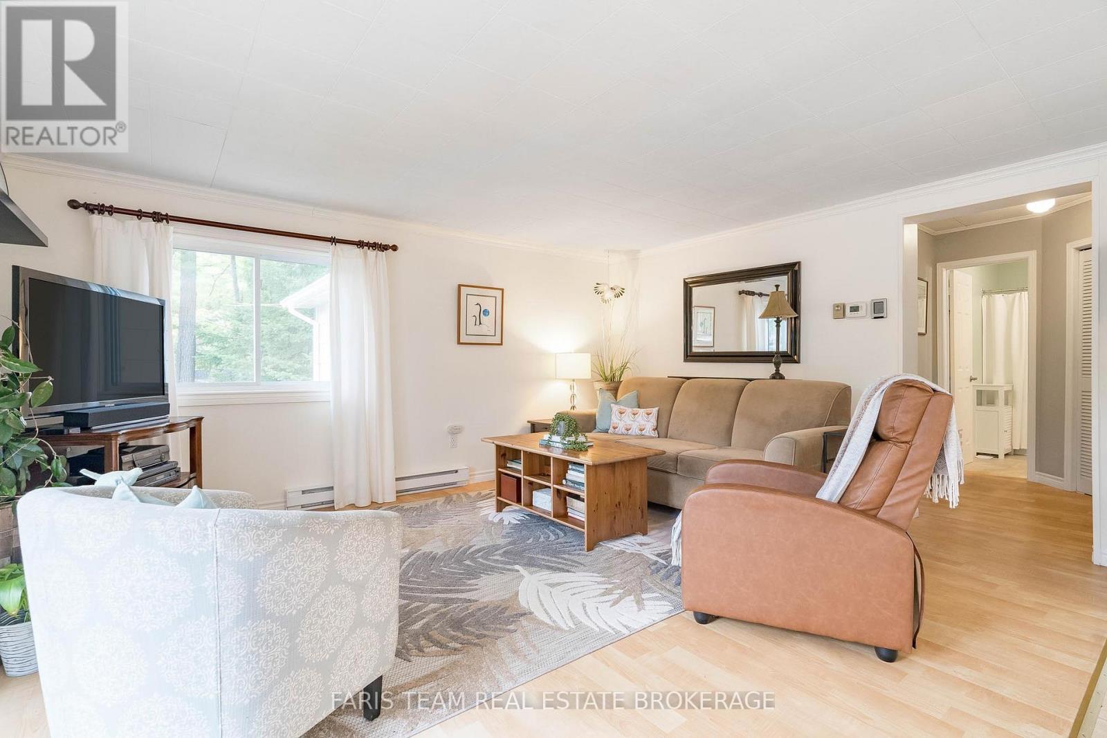 8060 Oakridge Drive, Severn (Washago), Ontario  L0K 2B0 - Photo 12 - S12414669