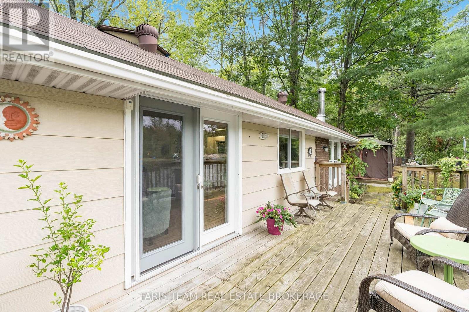 8060 Oakridge Drive, Severn (Washago), Ontario  L0K 2B0 - Photo 21 - S12414669