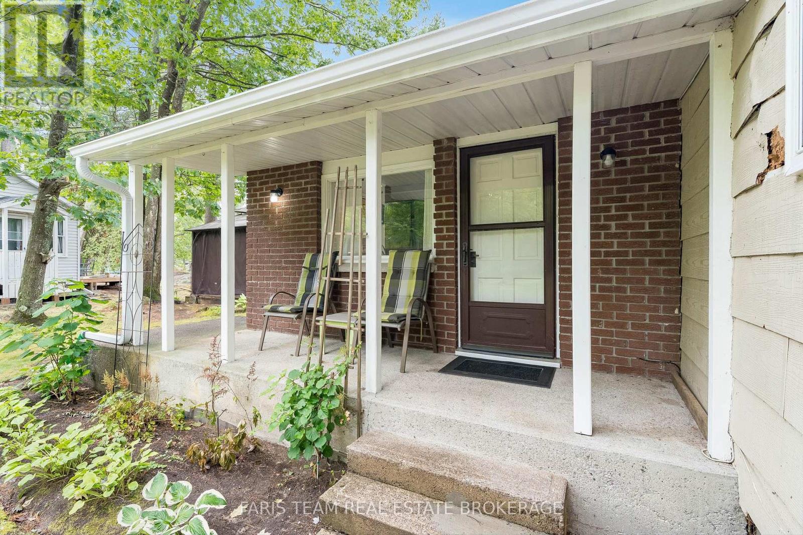 8060 Oakridge Drive, Severn (Washago), Ontario  L0K 2B0 - Photo 6 - S12414669