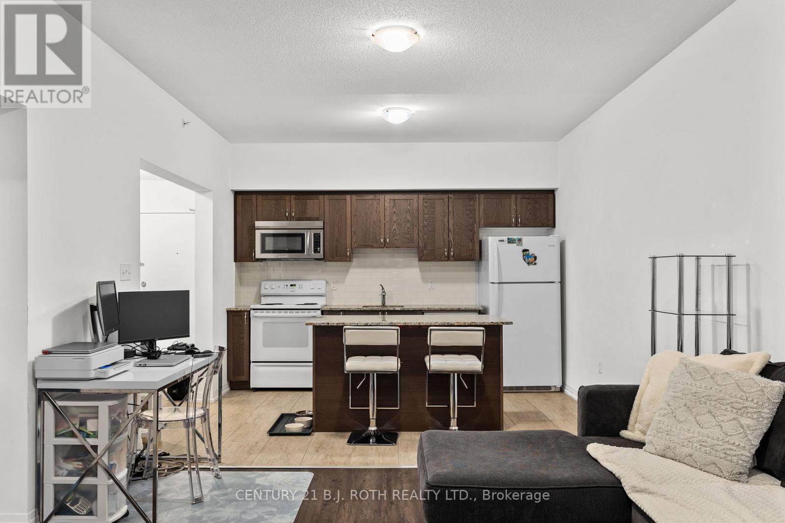 103 - 300 Essa Road, Barrie (0 West), Ontario  L4J 0B9 - Photo 10 - S12414673