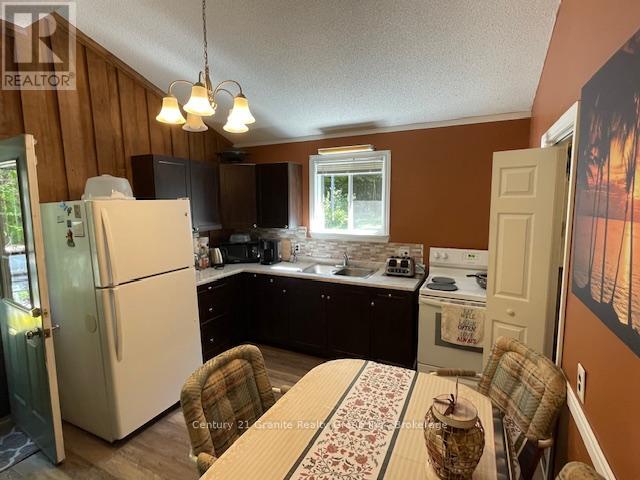 1052 Kensington Road, Dysart Et Al, Ontario  K0M 1S0 - Photo 10 - X12414831