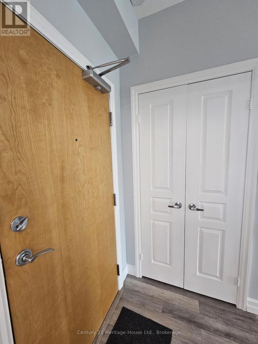 312 - 5 Marine Parade Drive, Toronto (Mimico), Ontario  M8V 4B4 - Photo 3 - W12414866